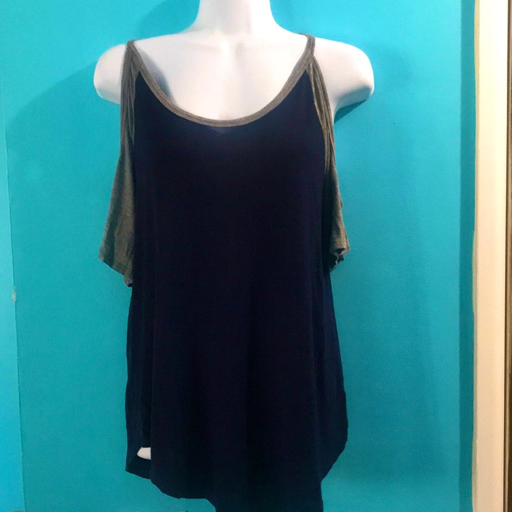 T shirts (4) with open shoulders. Soft cotton material.